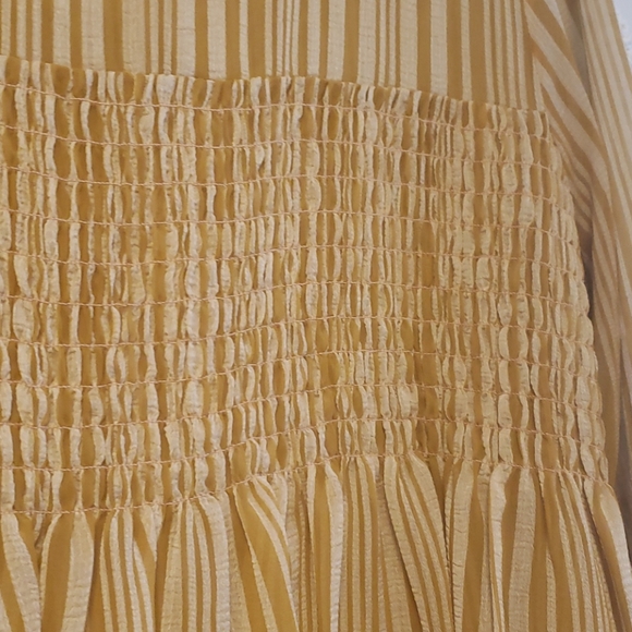 RW&CO Flowy sheer yellow top - Picture 4 of 5